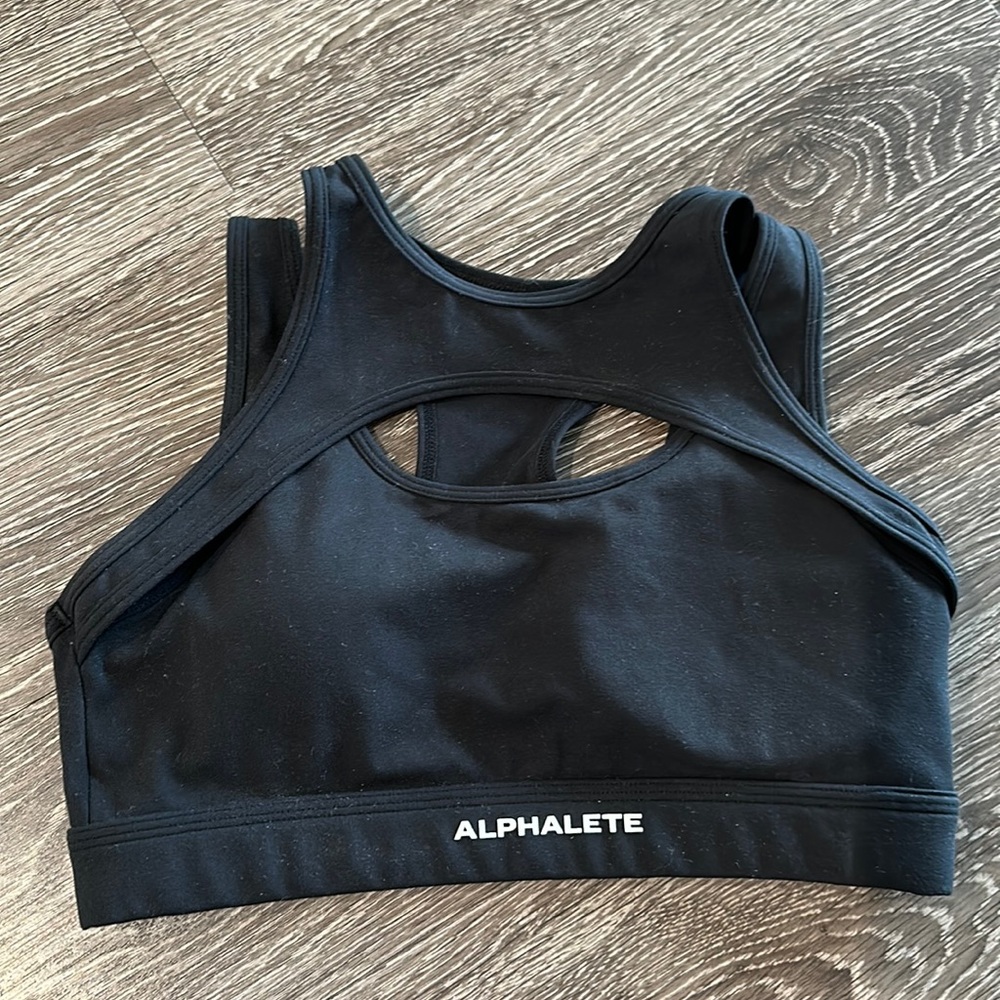 Alphalete Keyhole Sports Bra